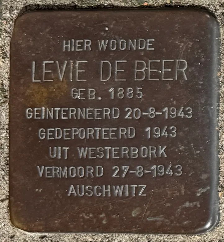 Struikelsteen voor Levie de Beer