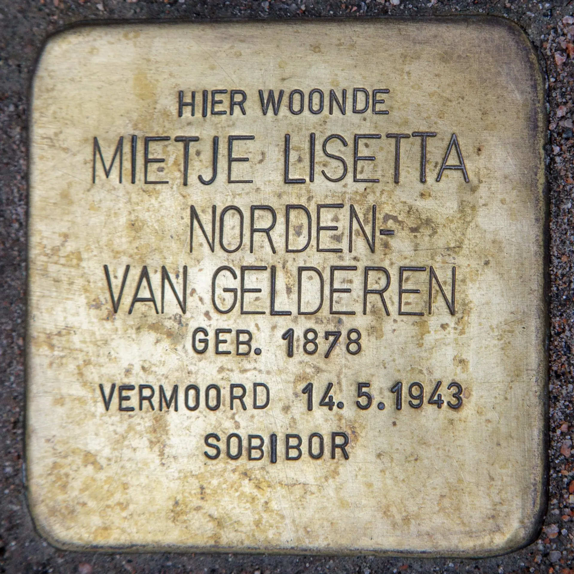 Struikelsteen voor Mietje Lisetta Norden-van Gelderen