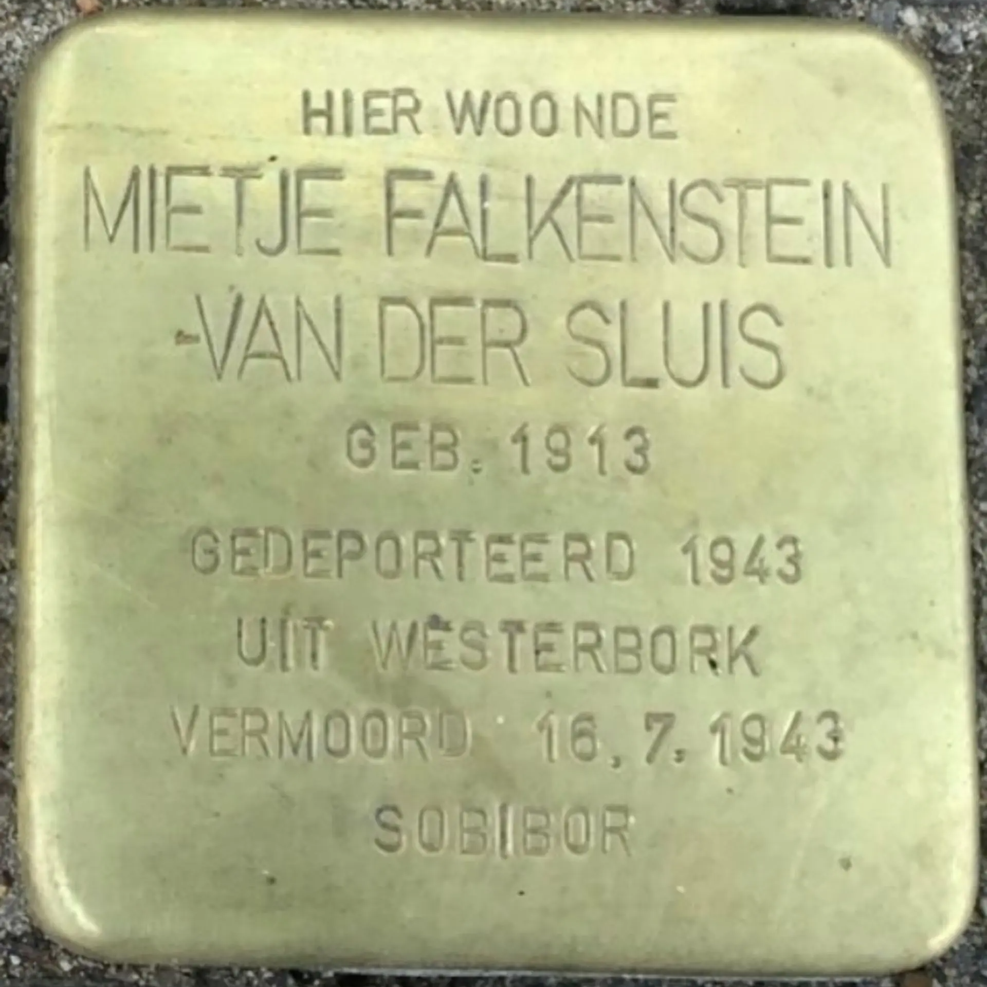 Struikelsteen voor Mietje Falkenstein-van der Sluis
