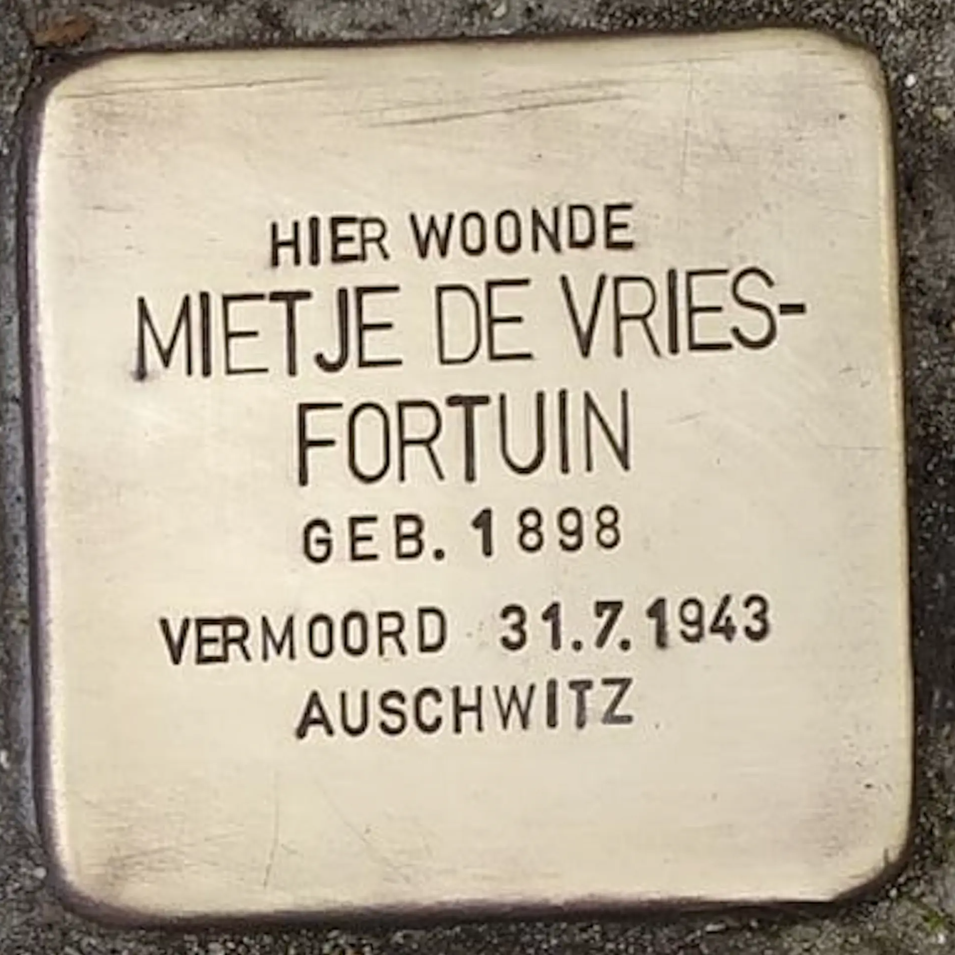 Struikelsteen voor Mietje de Vries-Fortuin