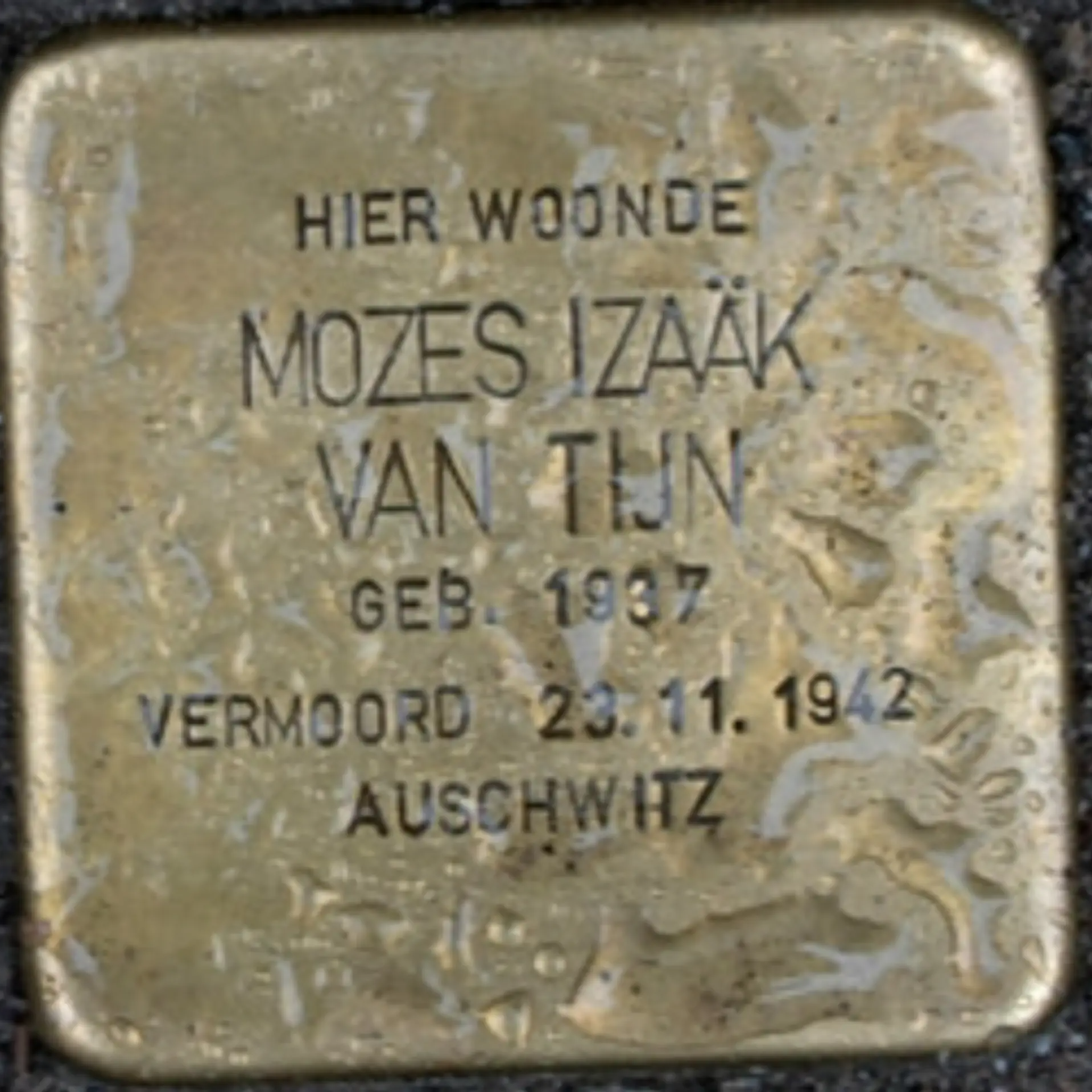 Struikelsteen voor Mozes Izaäk van Tijn