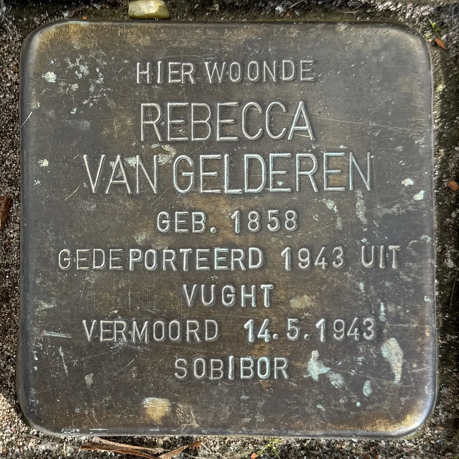 Struikelsteen voor Rebecca van Gelderen