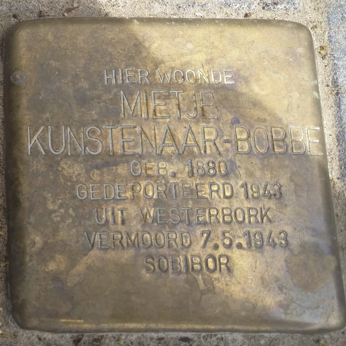 Struikelsteen voor Mietje Kunstenaar-Bobbe