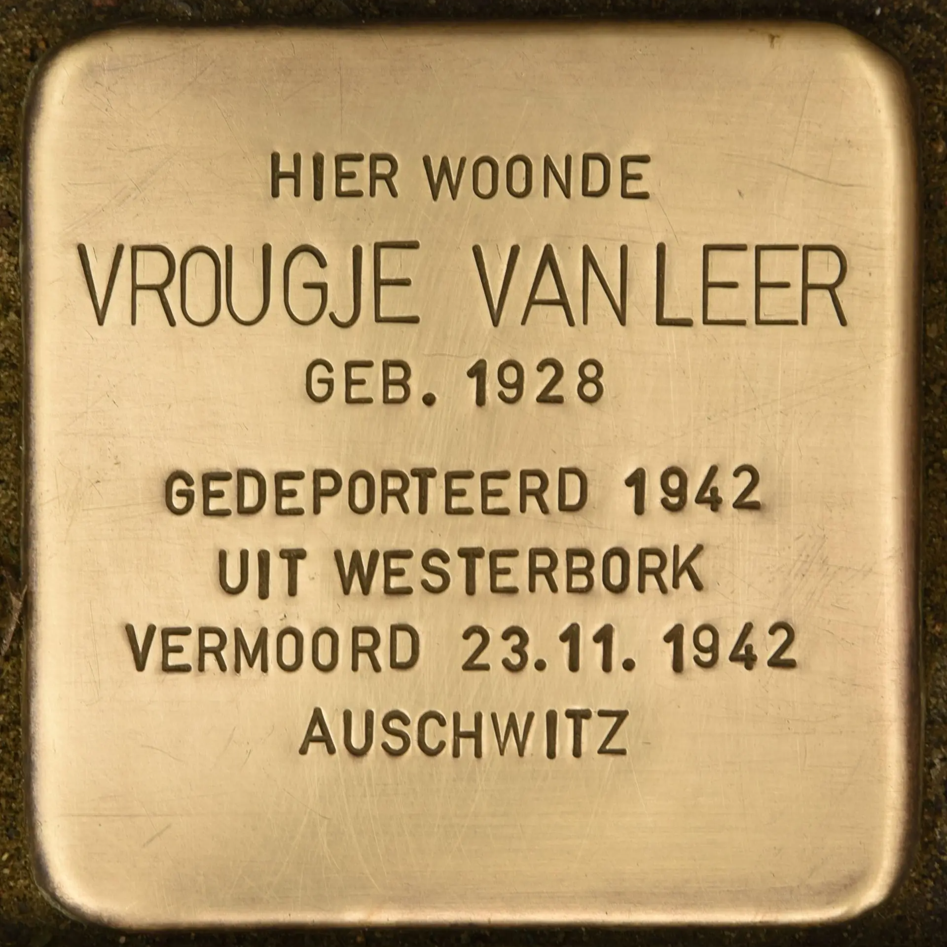Struikelsteen voor Vrougje van Leer