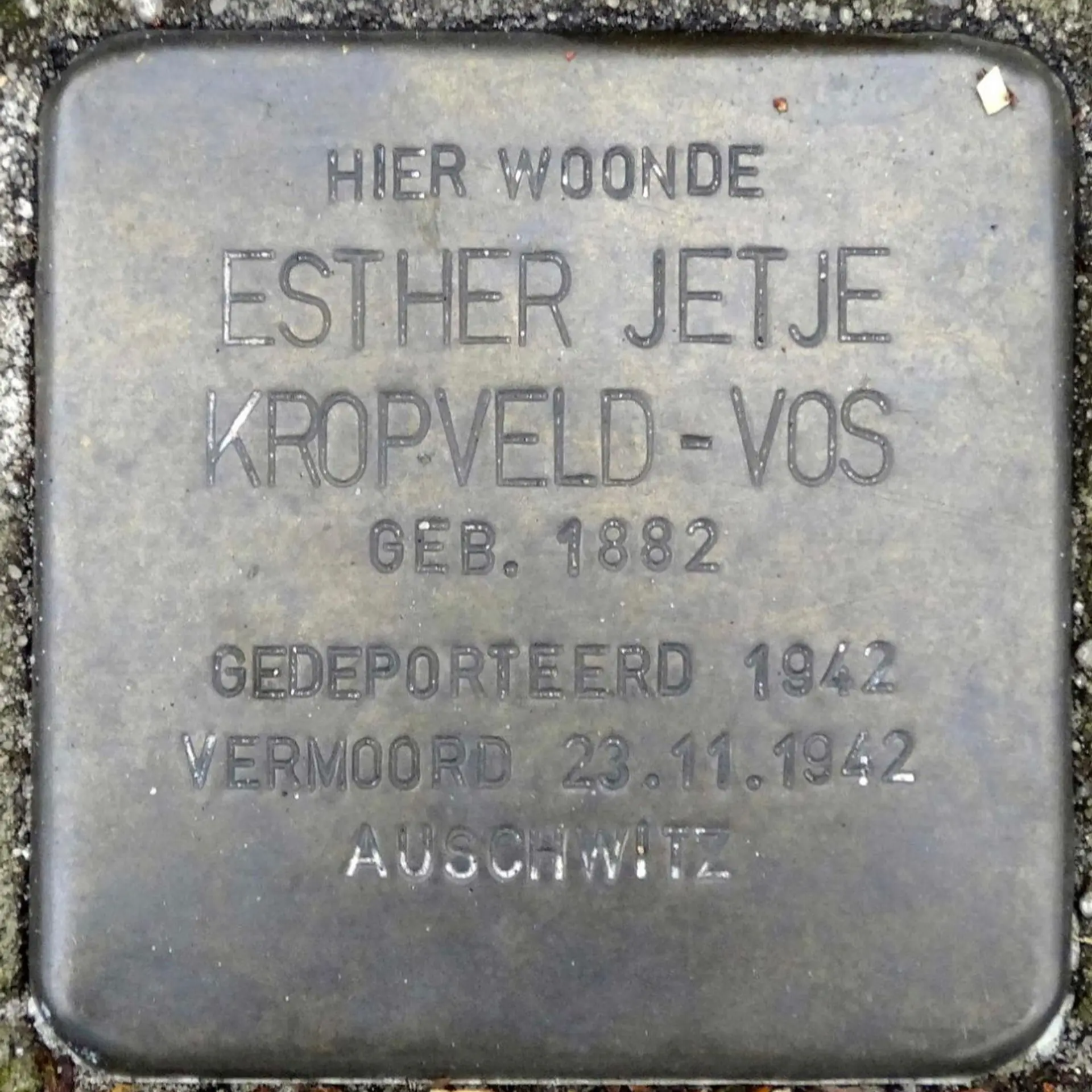 Struikelsteen voor Esther Jetje Kropveld-Vos