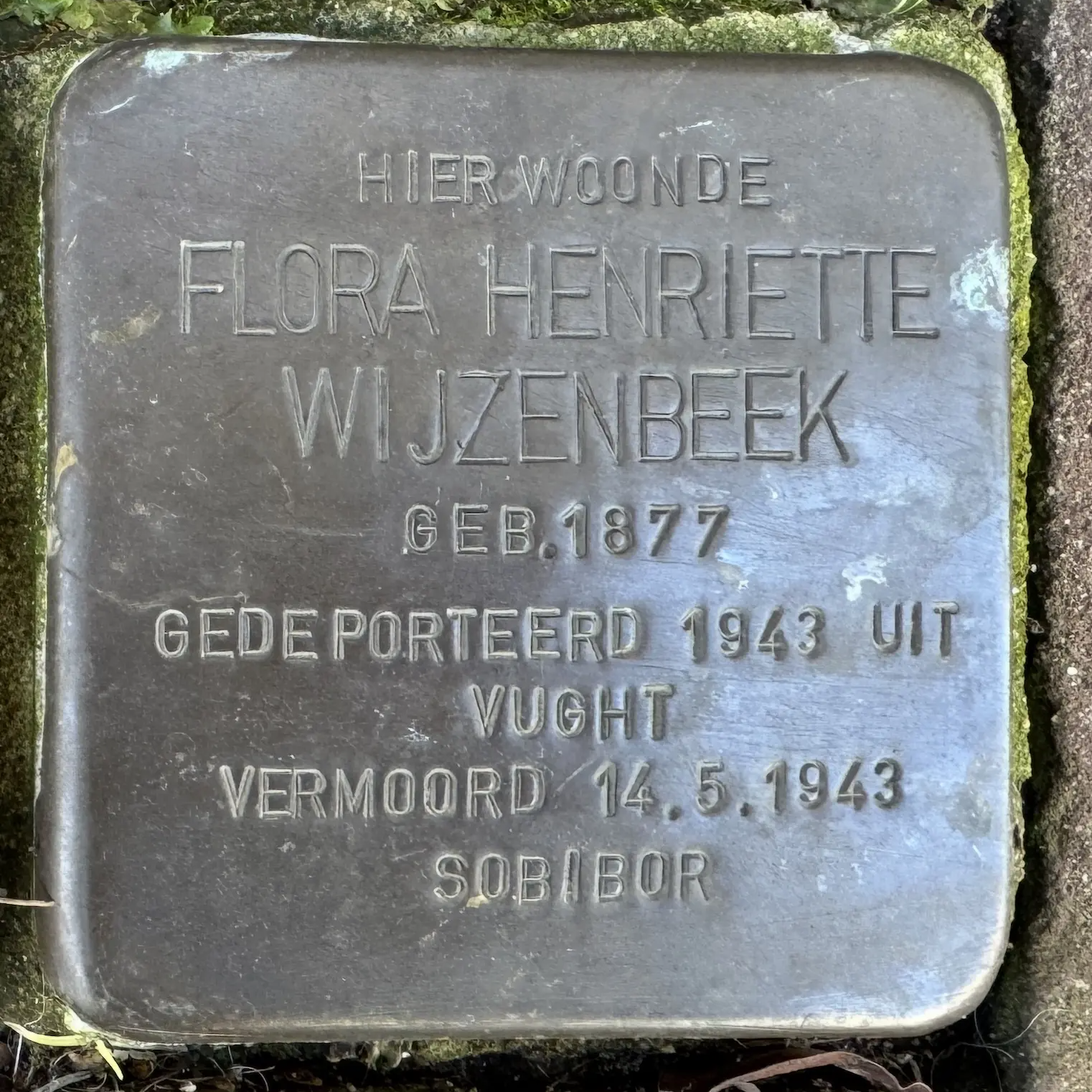 Struikelsteen voor Flora Henriette Wijzenbeek