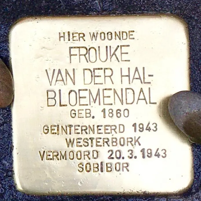 Struikelsteen voor Frouke van der Hal-Bloemendal