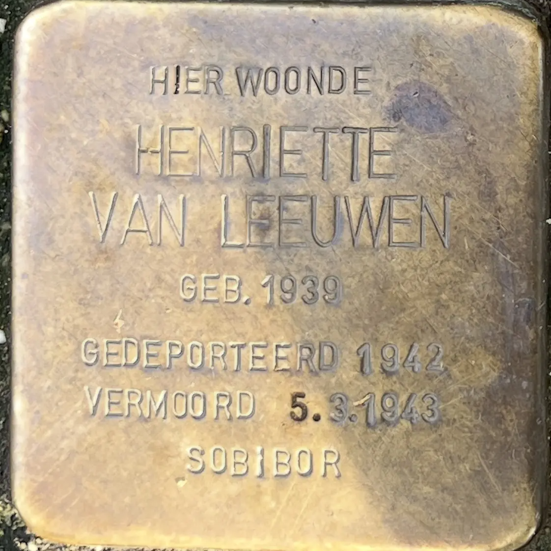 Struikelsteen voor Henriette van Leeuwen