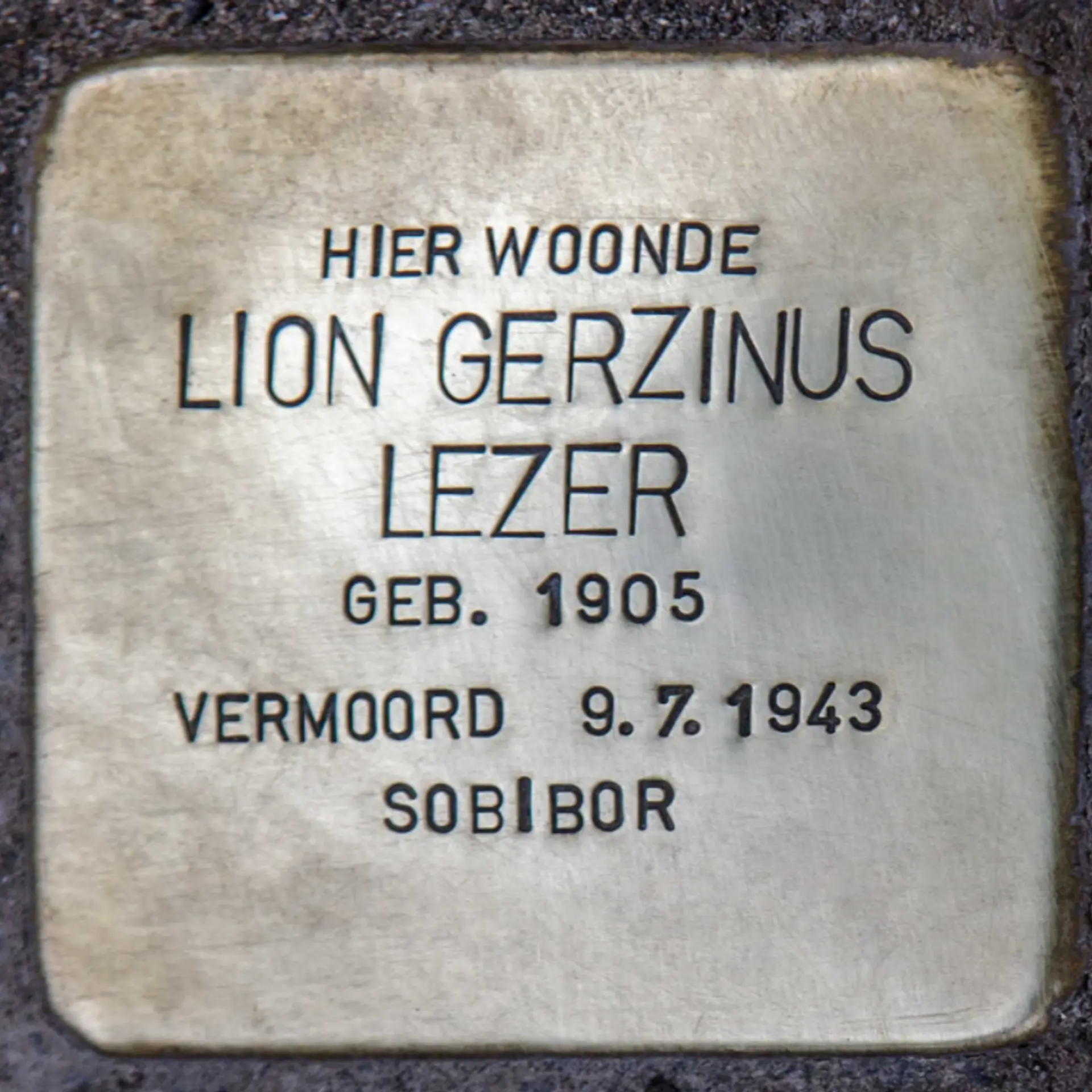 Struikelsteen voor Lion (Leo) Gerzinus Lezer