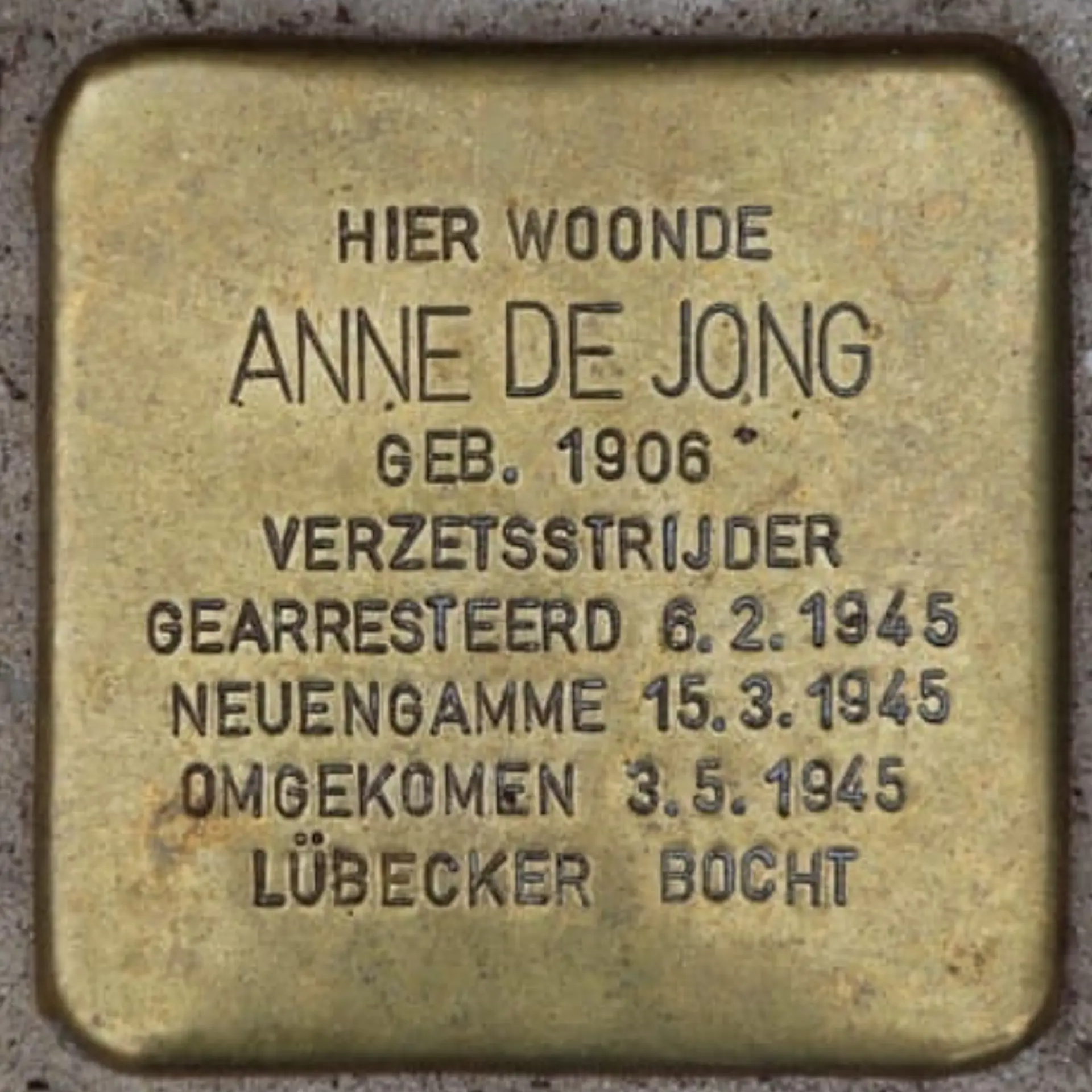 Struikelsteen voor Anne de Jong