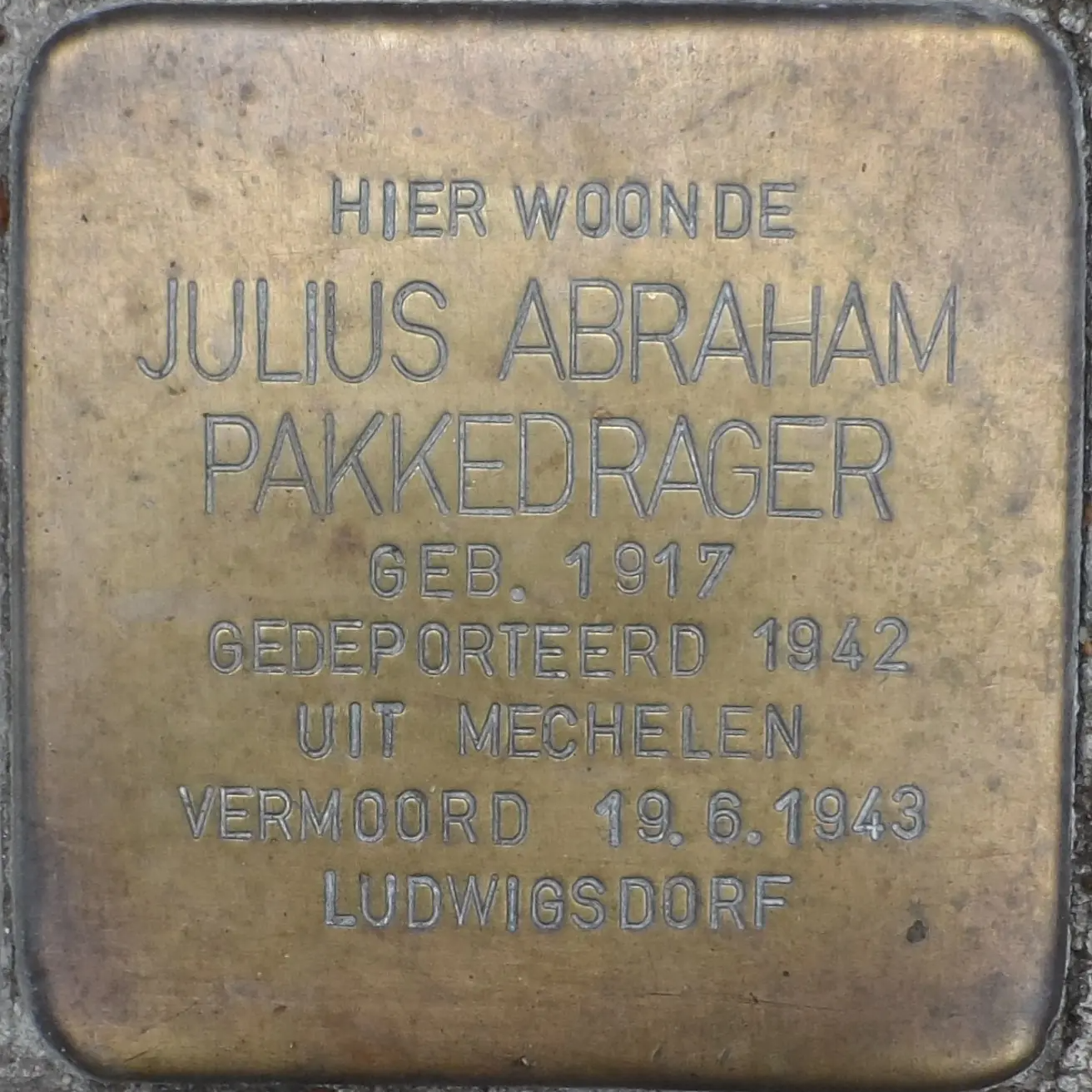 Struikelsteen voor Julius Abraham Pakkedrager