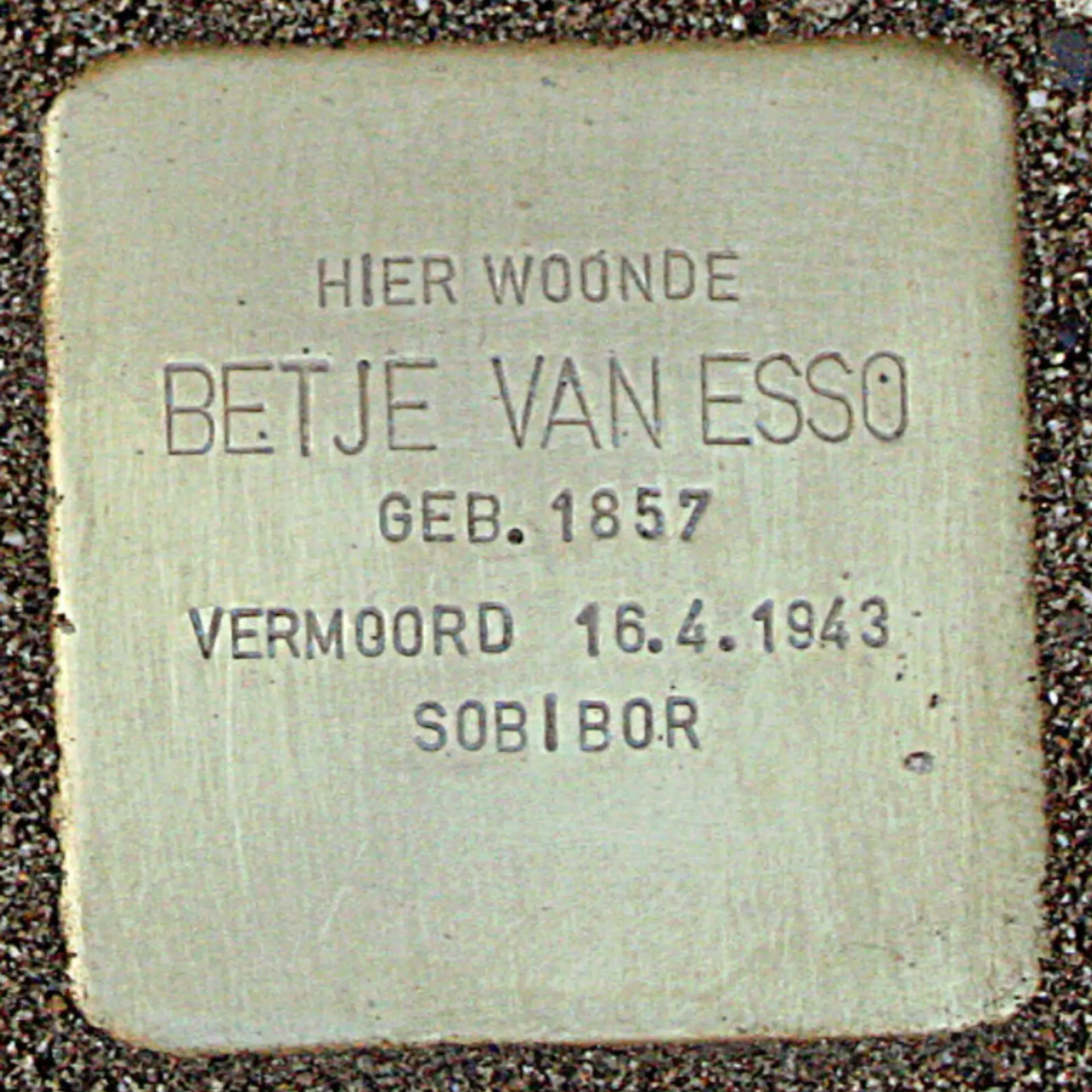 Struikelsteen voor Betje van Esso