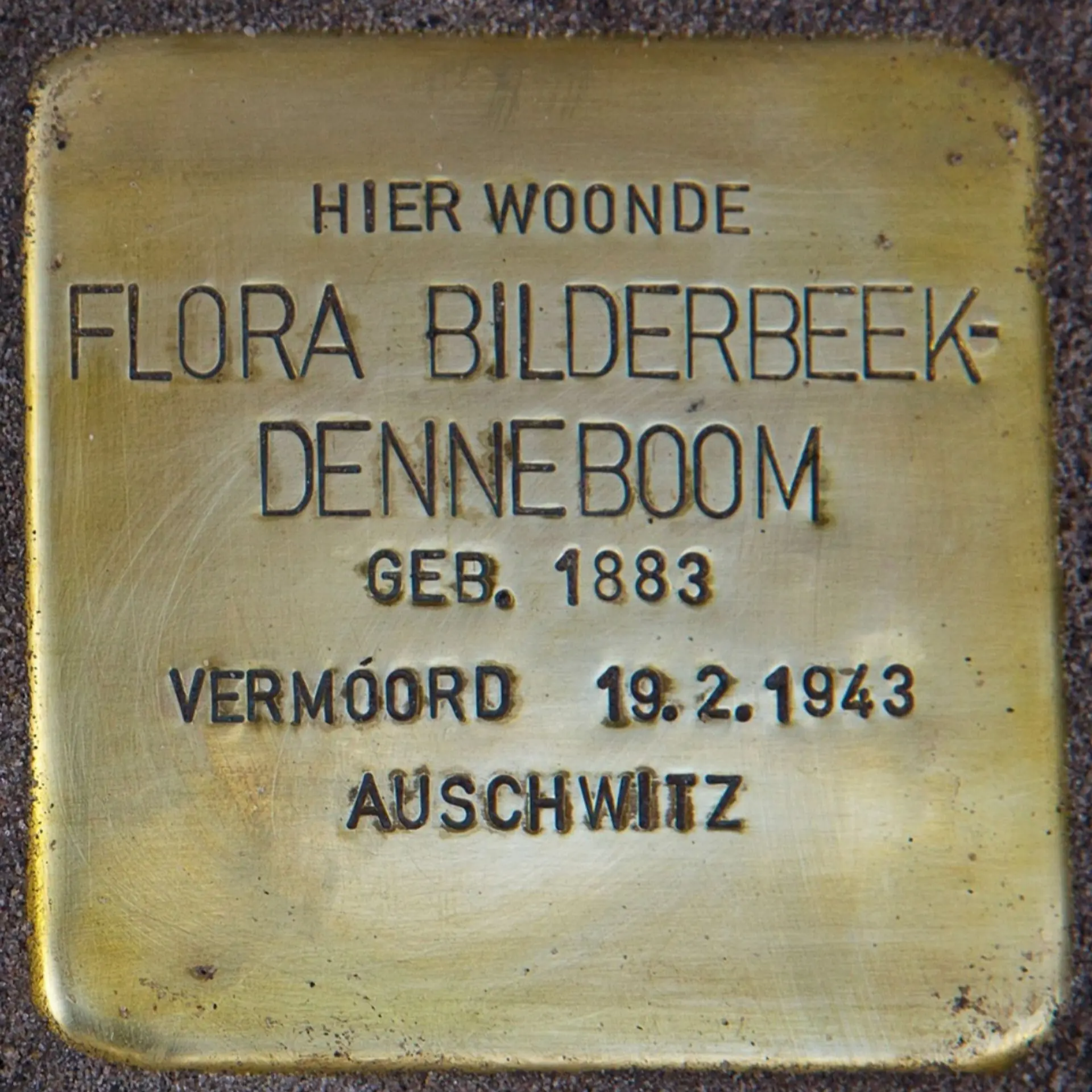 Struikelsteen voor Flora Bilderbeek-Denneboom