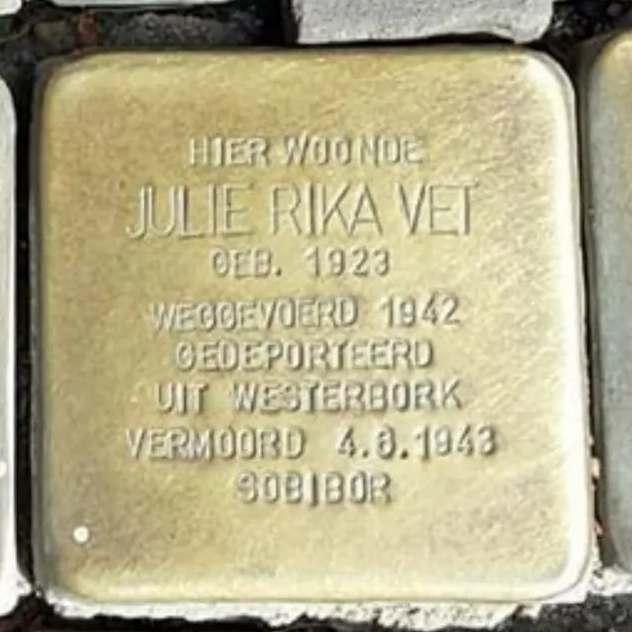 Struikelsteen voor Julie Rika Vet
