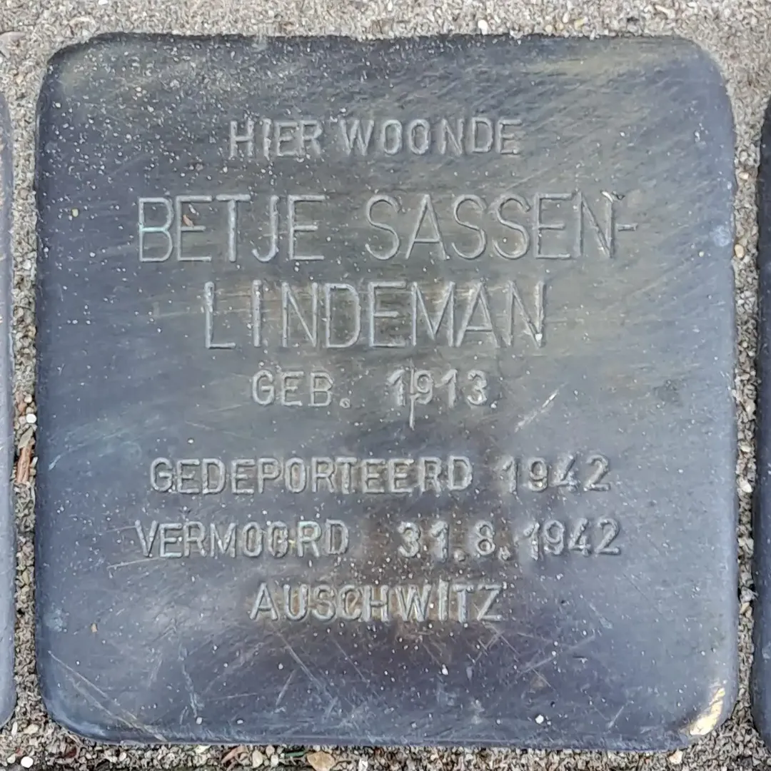 Struikelsteen voor Betje Sassen-Lindeman