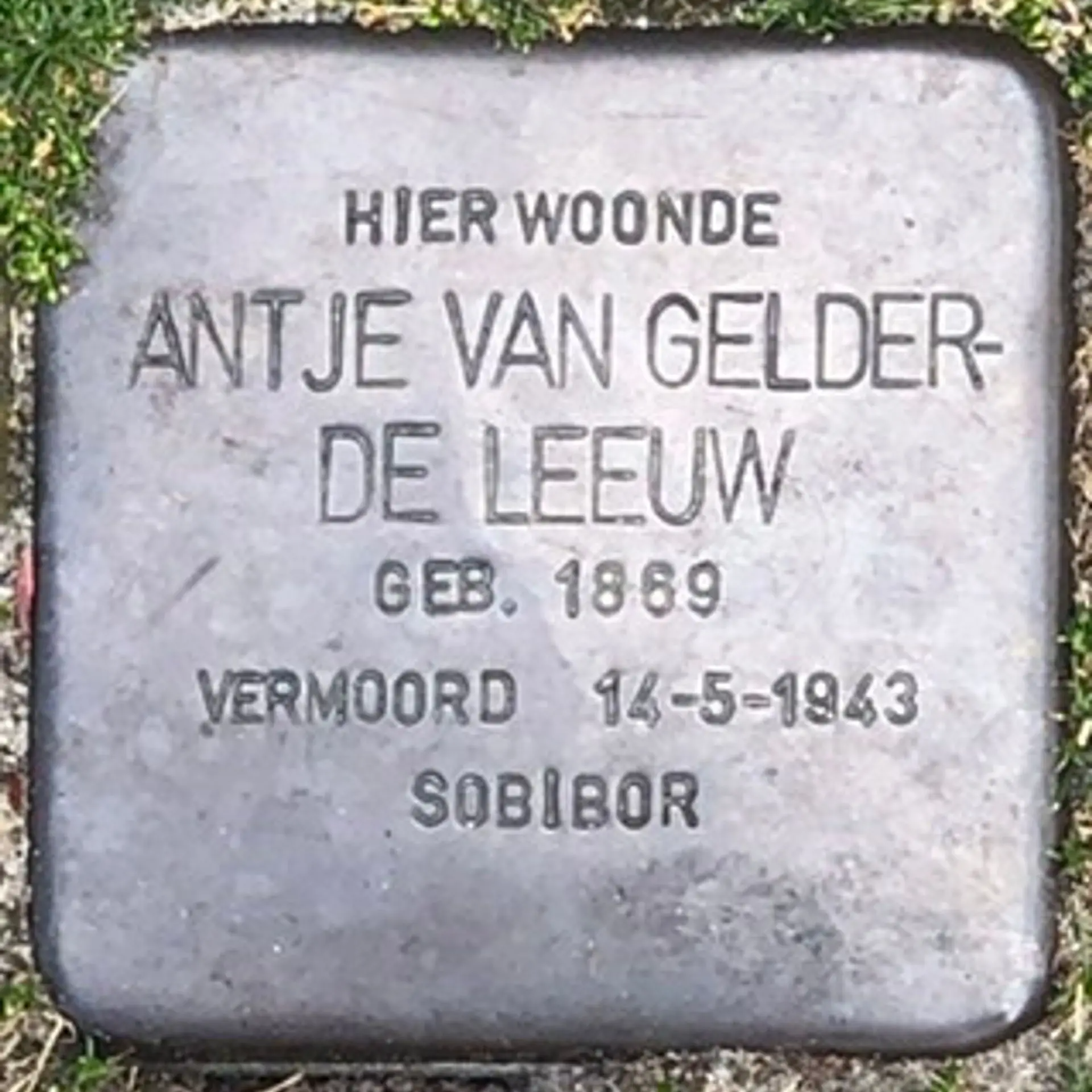 Struikelsteen voor Antje van Gelder-de Leeuw