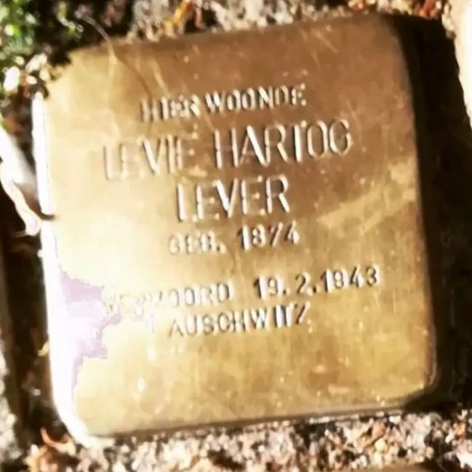 Struikelsteen voor Levie Hartog Lever