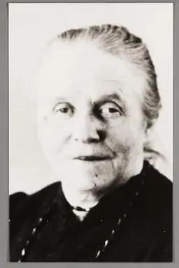 Portret van Hesther Hes-van Leeuwen