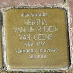 Struikelsteen voor Bertha van de Rhoer-van Geens