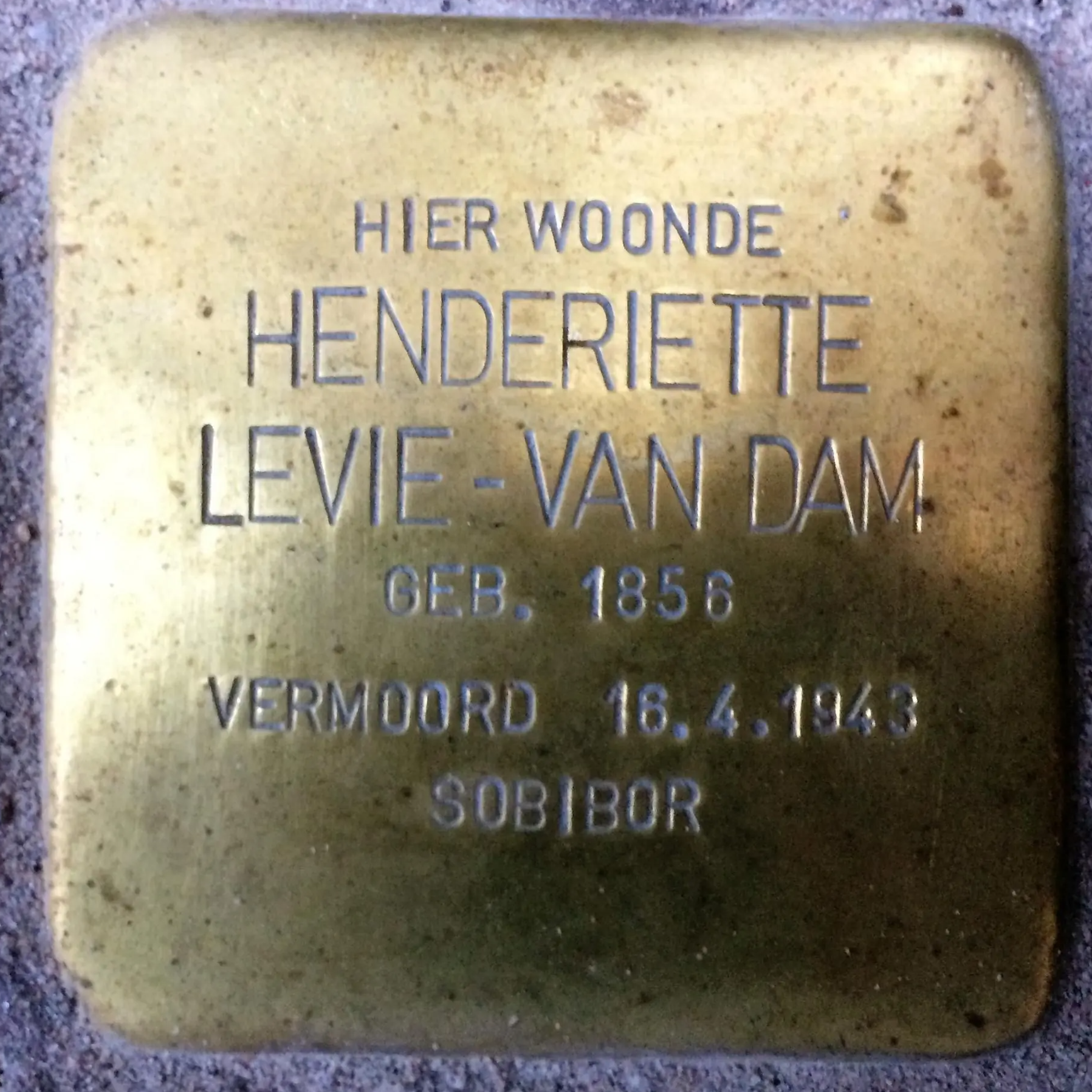 Struikelsteen voor Henderiette Levie-van Dam