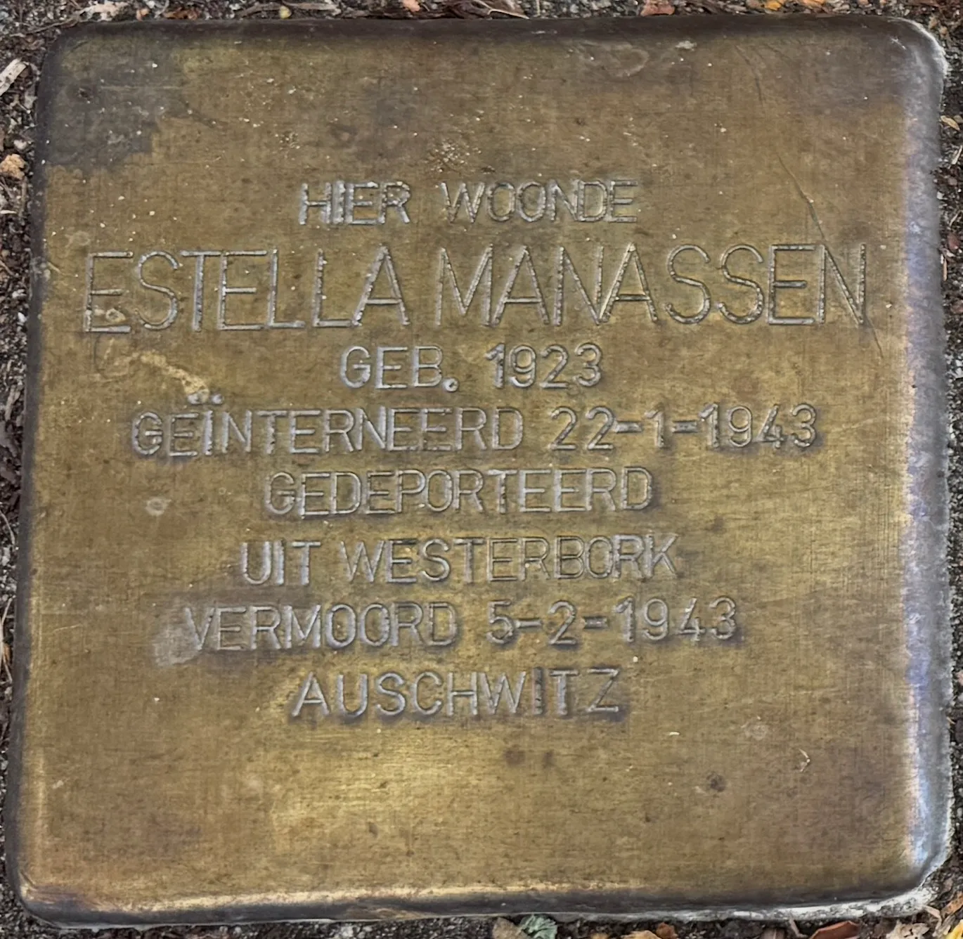 Struikelsteen voor Estella Manassen