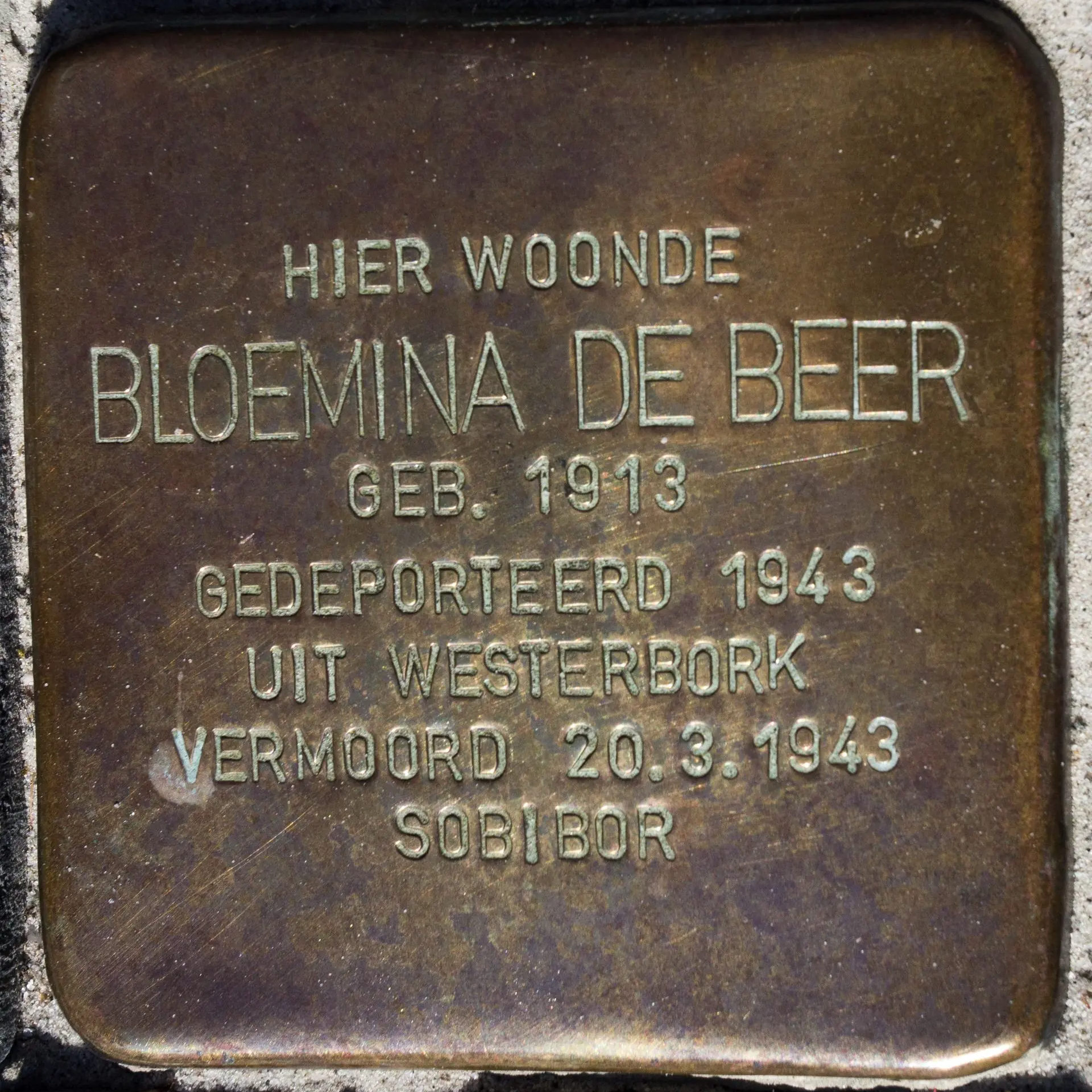 Struikelsteen voor Bloemina de Beer
