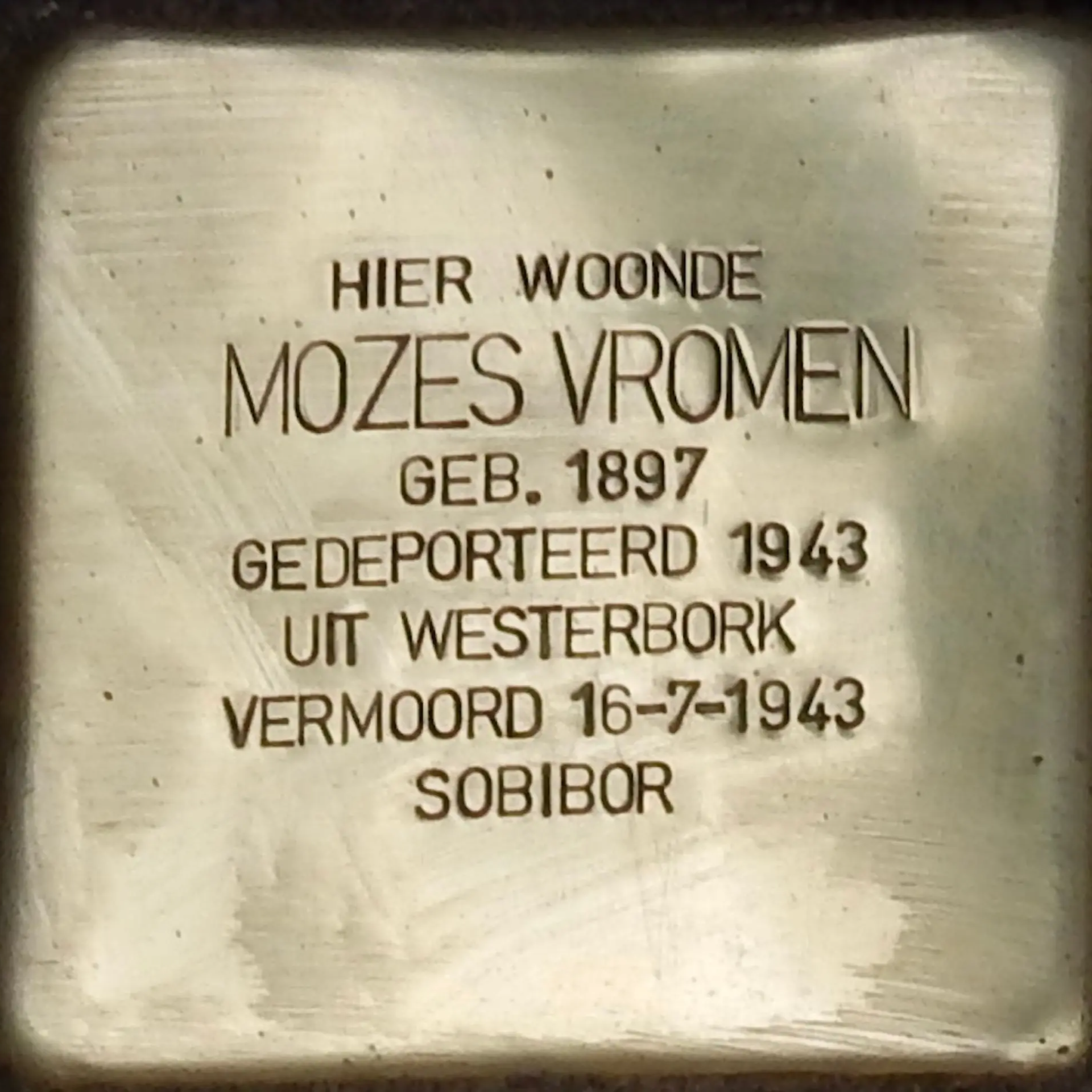 Struikelsteen voor Mozes Vromen