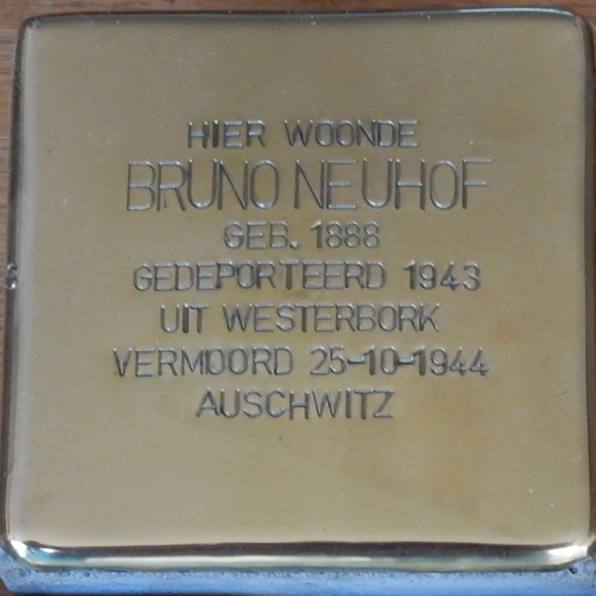 Struikelsteen voor Bruno Neuhof