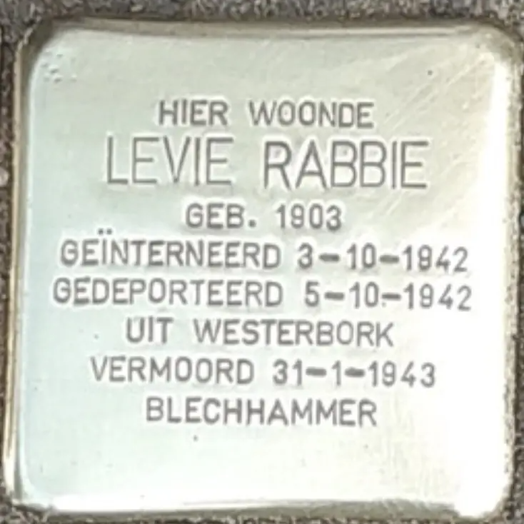Struikelsteen voor Levie Rabbie