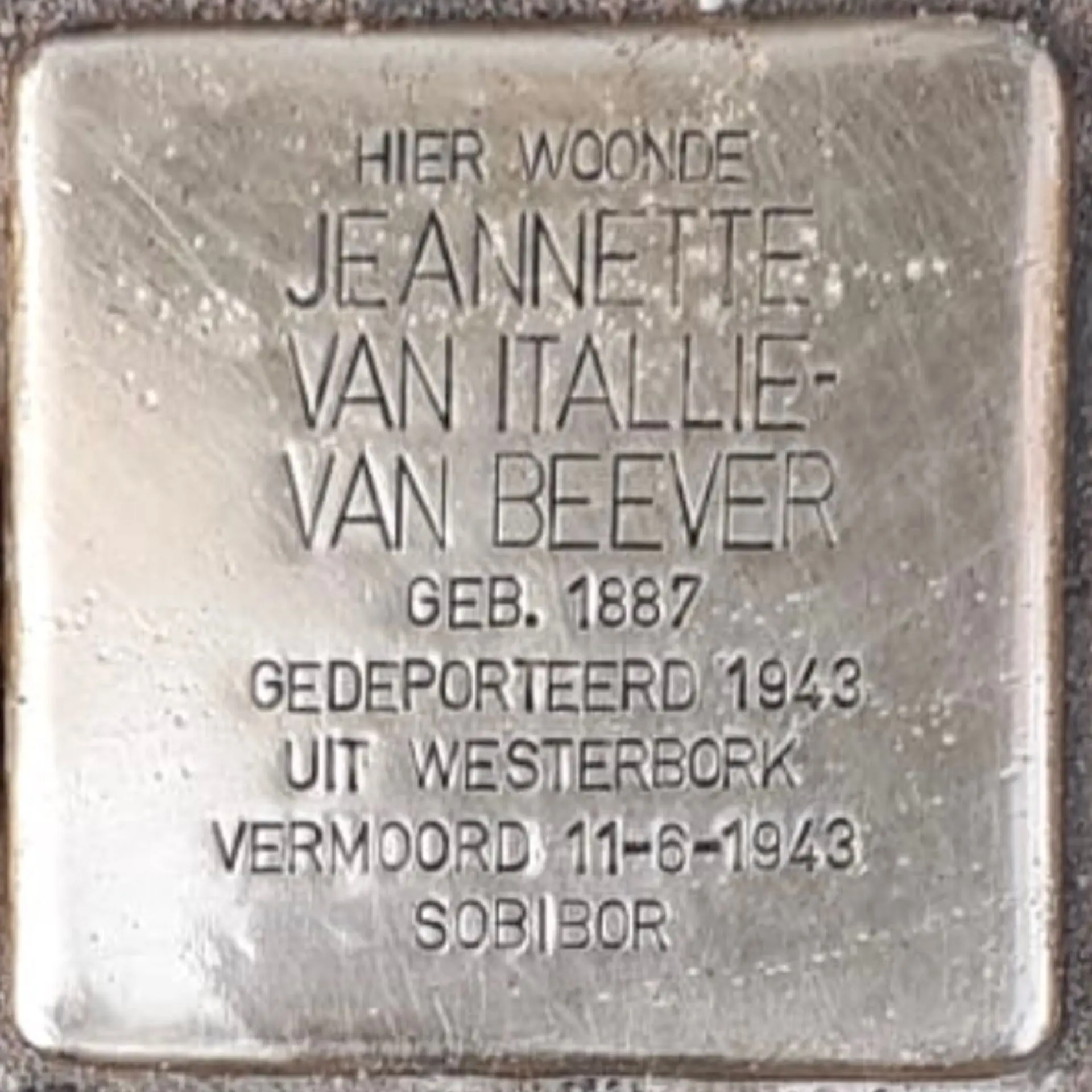 Struikelsteen voor Jeannette van Itallie-van Beever