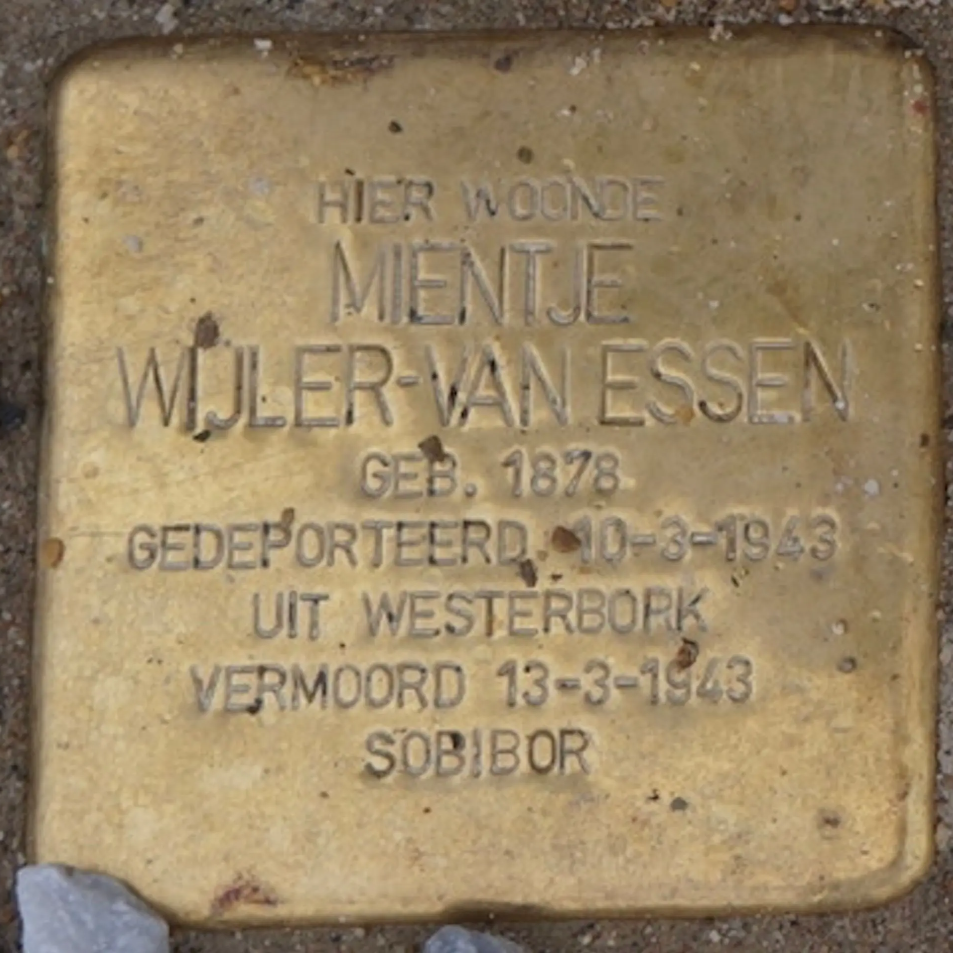 Struikelsteen voor Mientje Wijler-van Essen