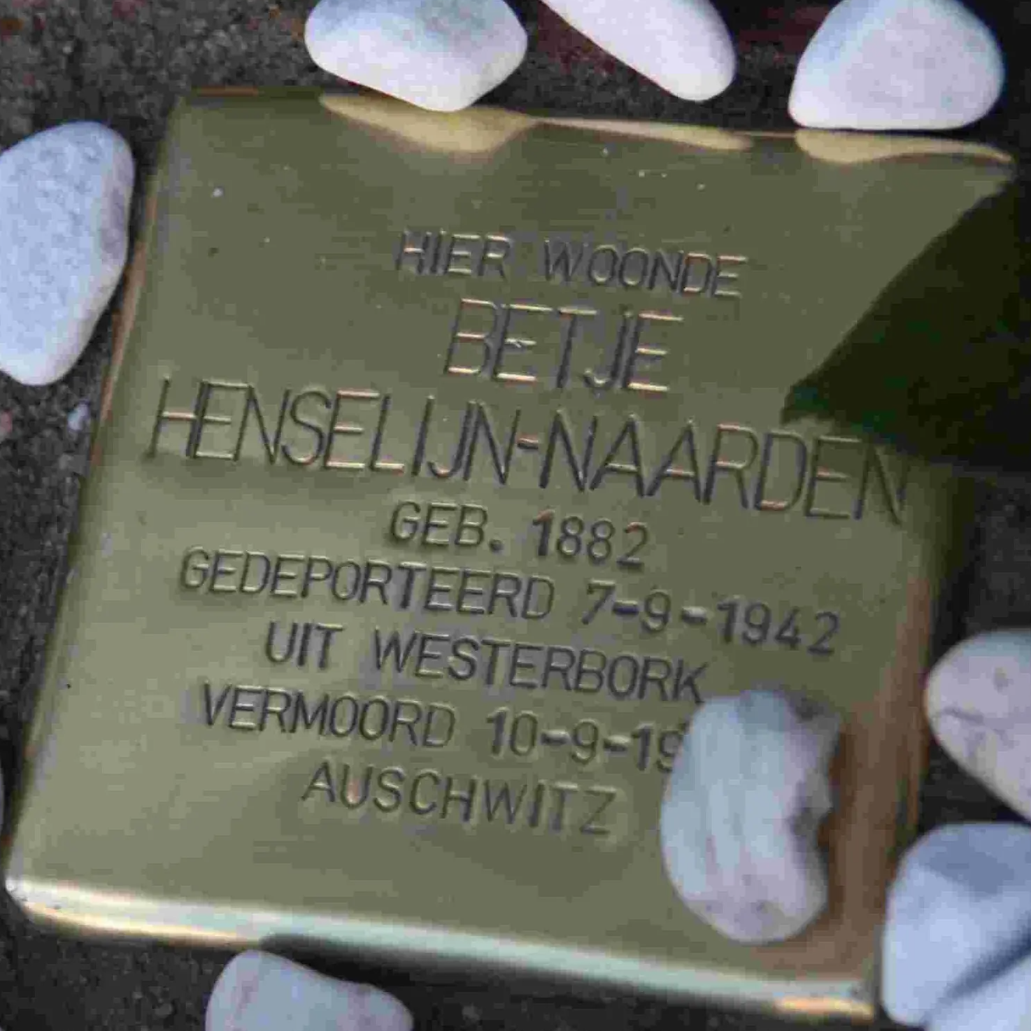 Struikelsteen voor Betje Henselijn-Naarden