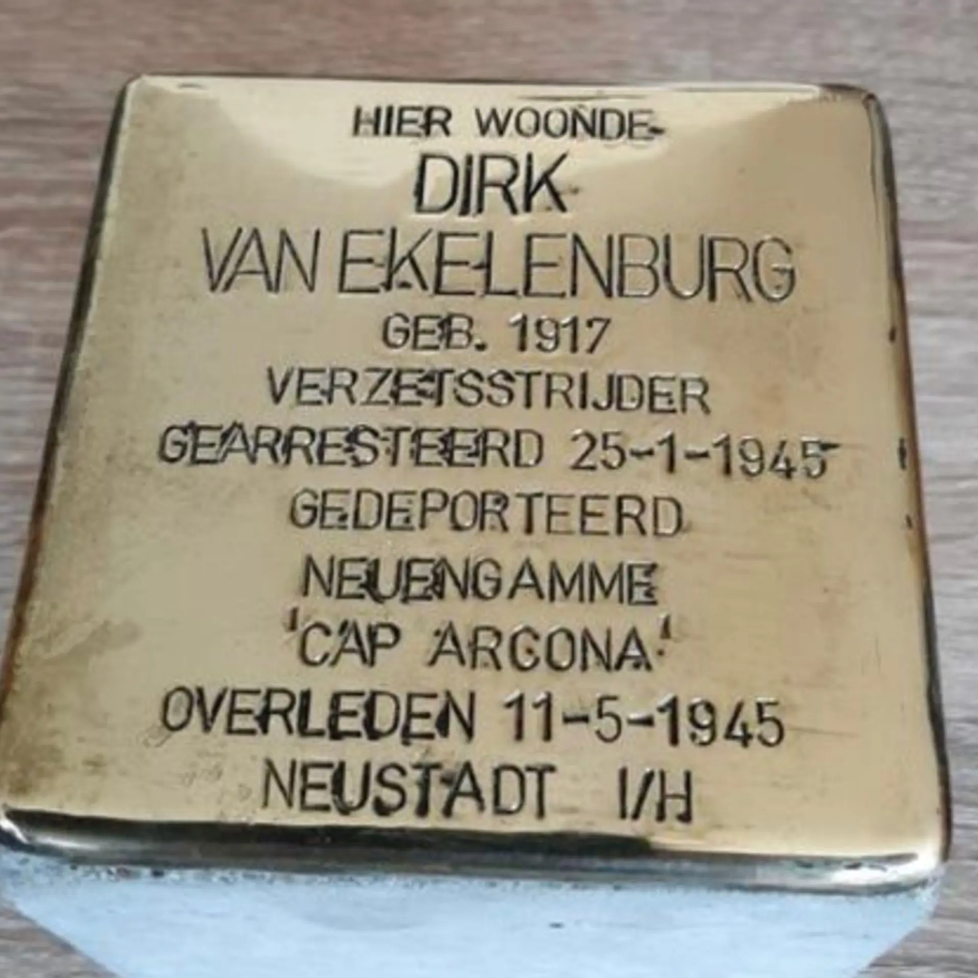 Struikelsteen voor Dirk van Ekelenburg
