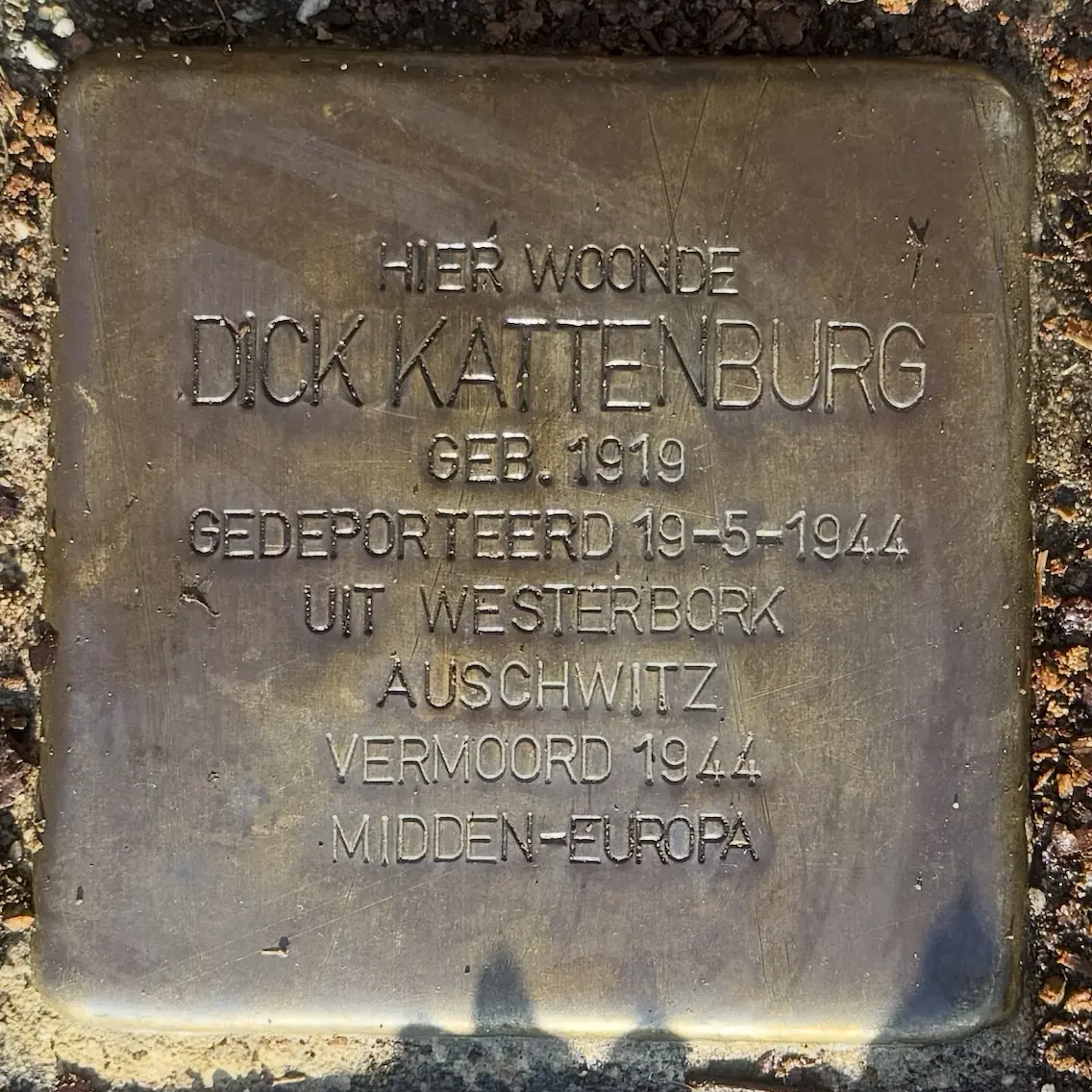 Struikelsteen voor Dick Kattenburg