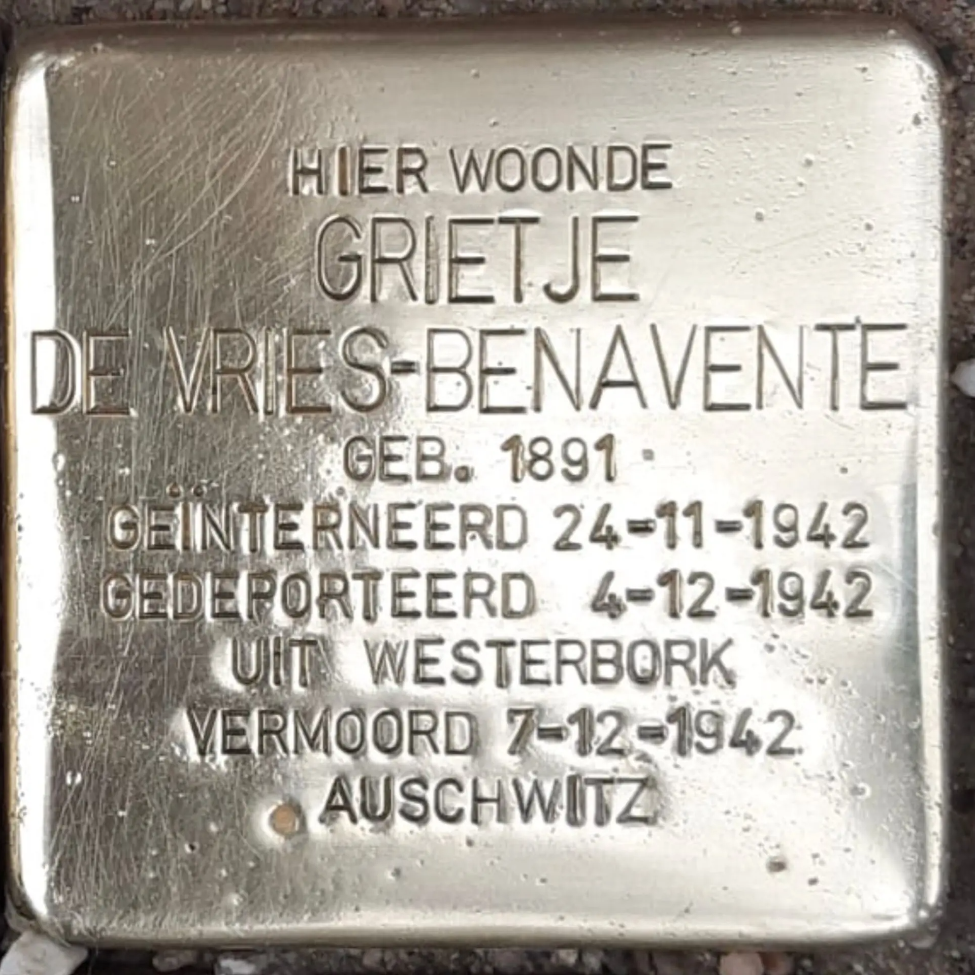 Struikelsteen voor Grietje Benavente-de Vries
