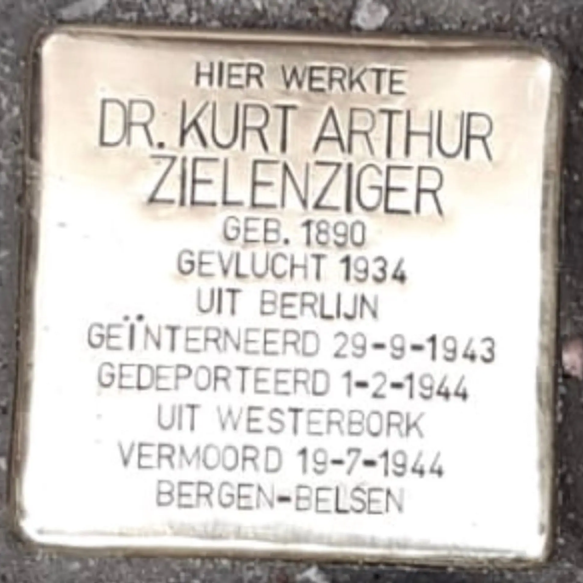 Struikelsteen voor Kurt Arthur Zielenziger