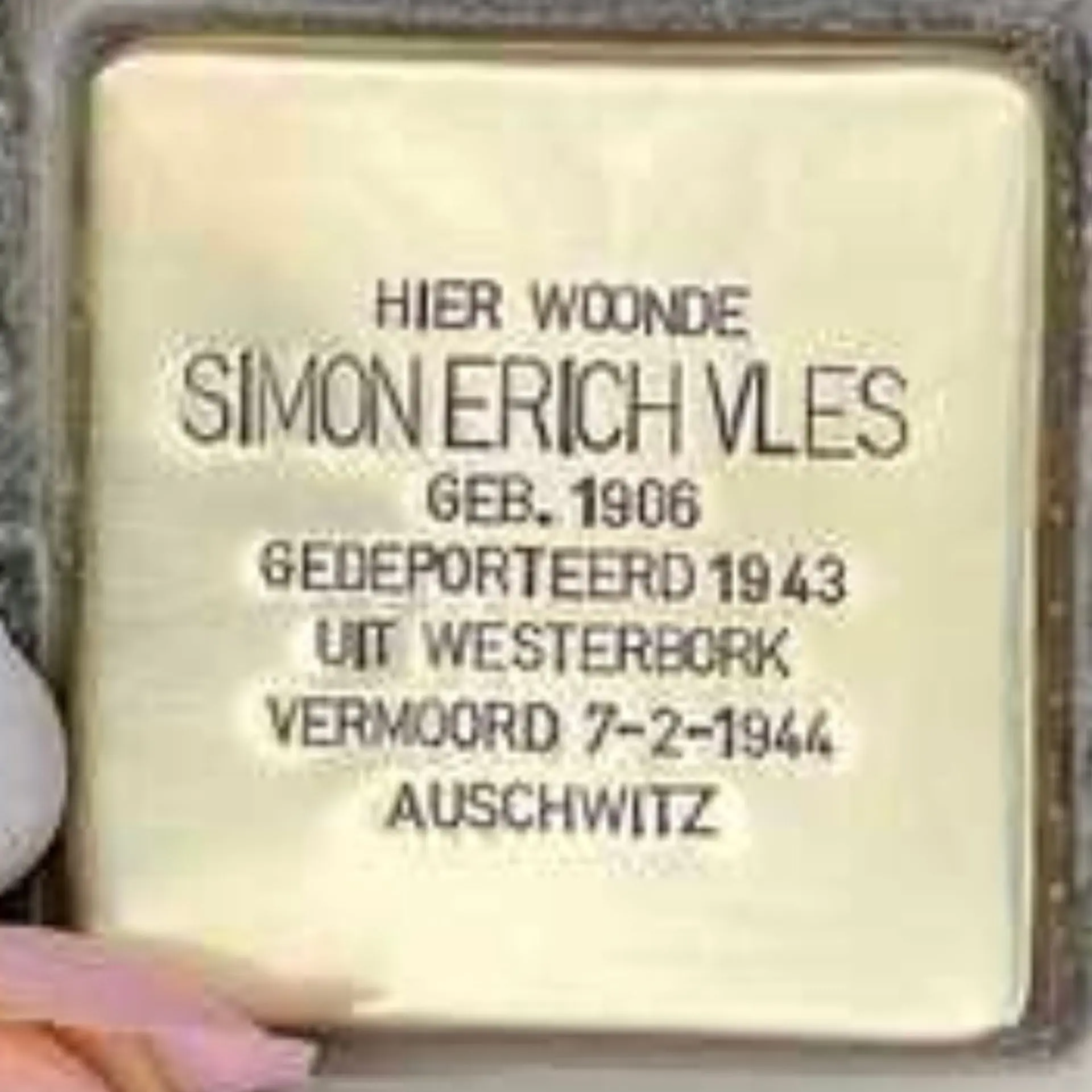 Struikelsteen voor Simon Erich Vles