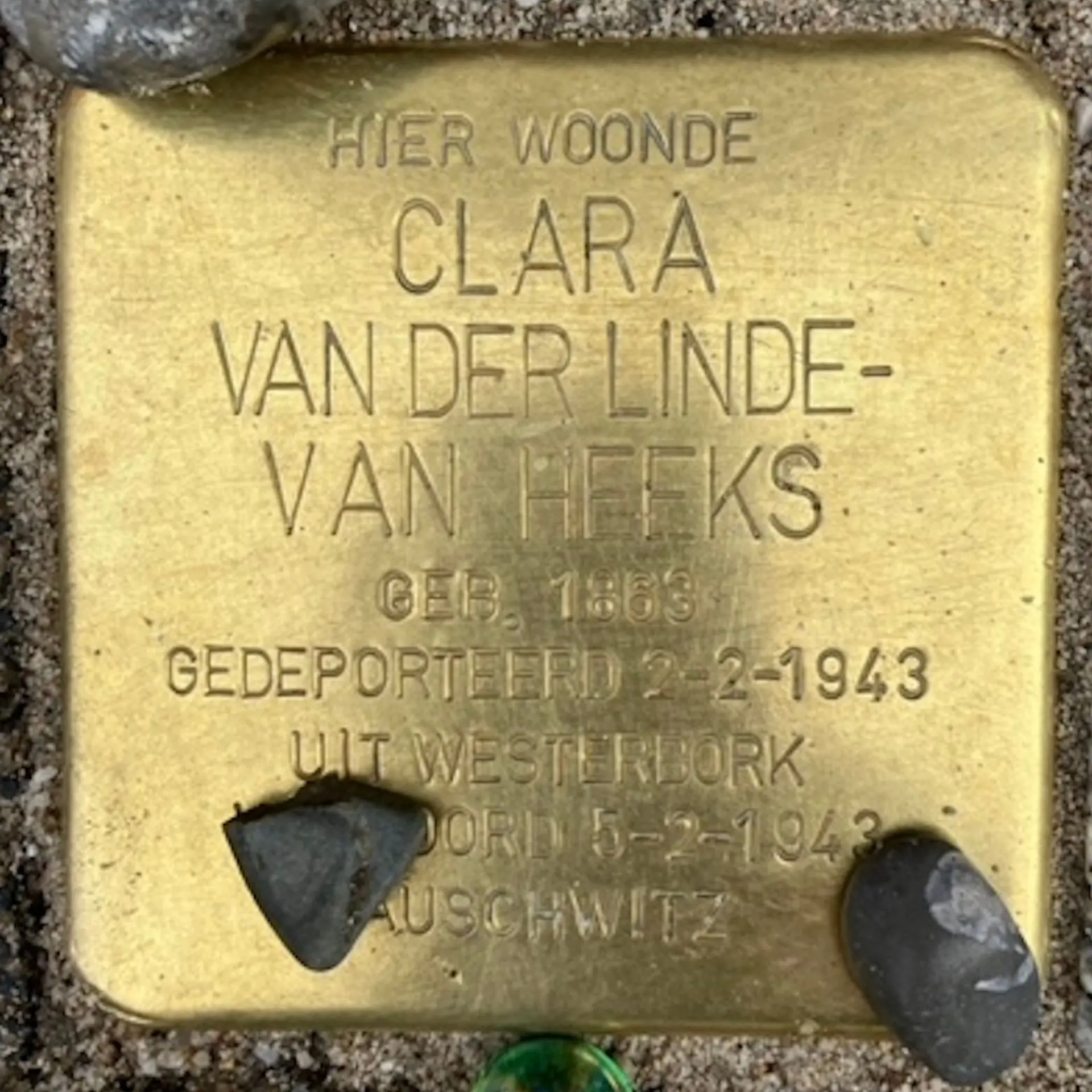 Struikelsteen voor Clara van der Linde-van Heeks