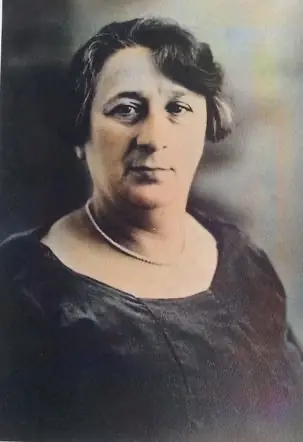 Portret van Doortje Furth-van Vriesland