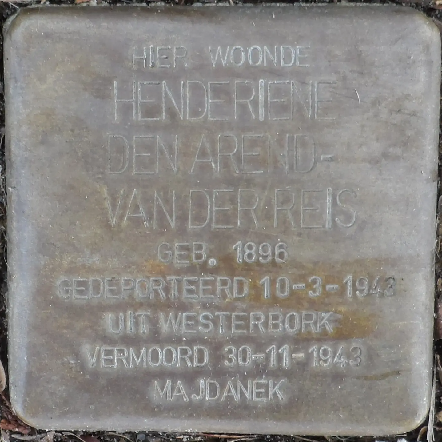 Struikelsteen voor Henderiene den Arend-van der Reis