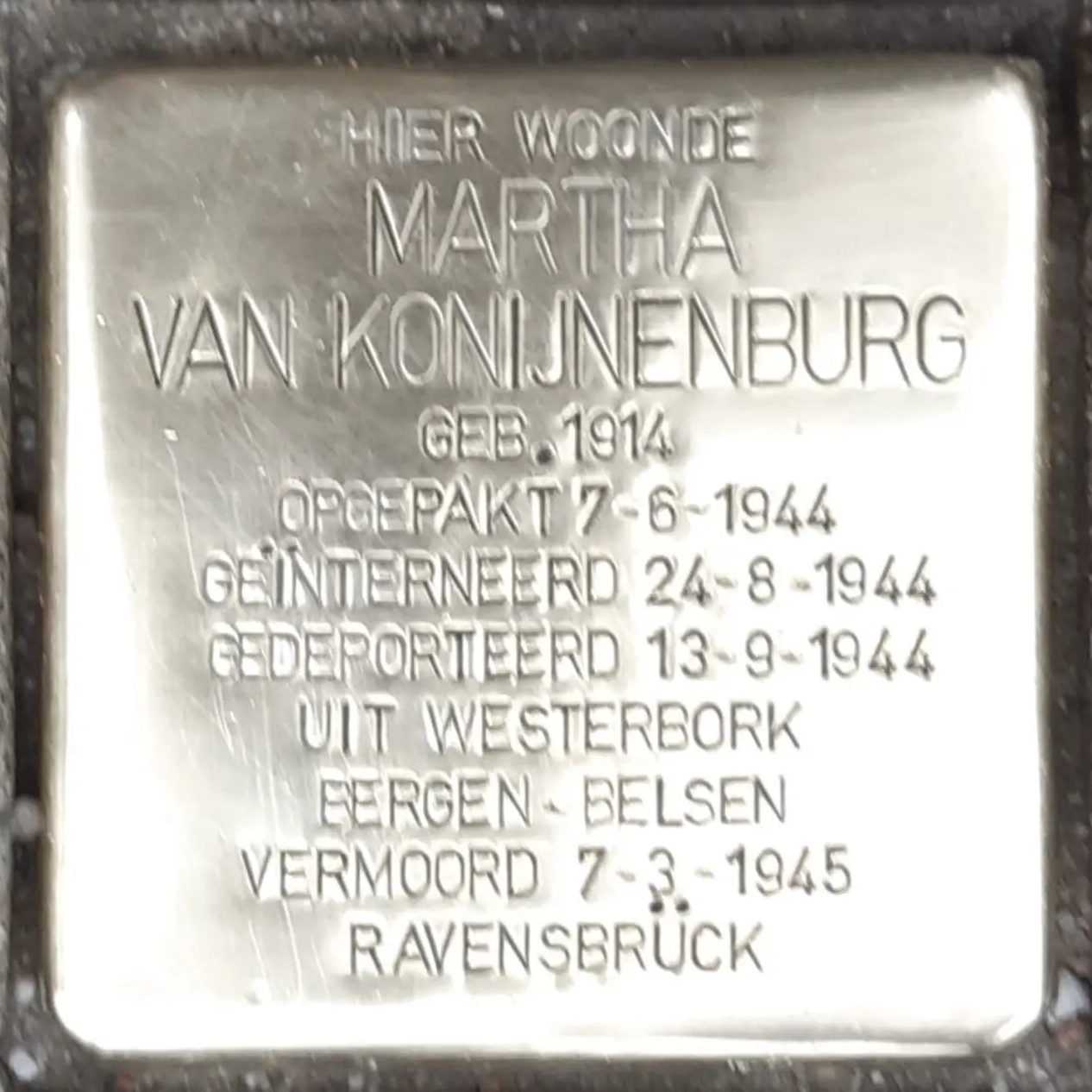 Struikelsteen voor Martha van Konijnenburg