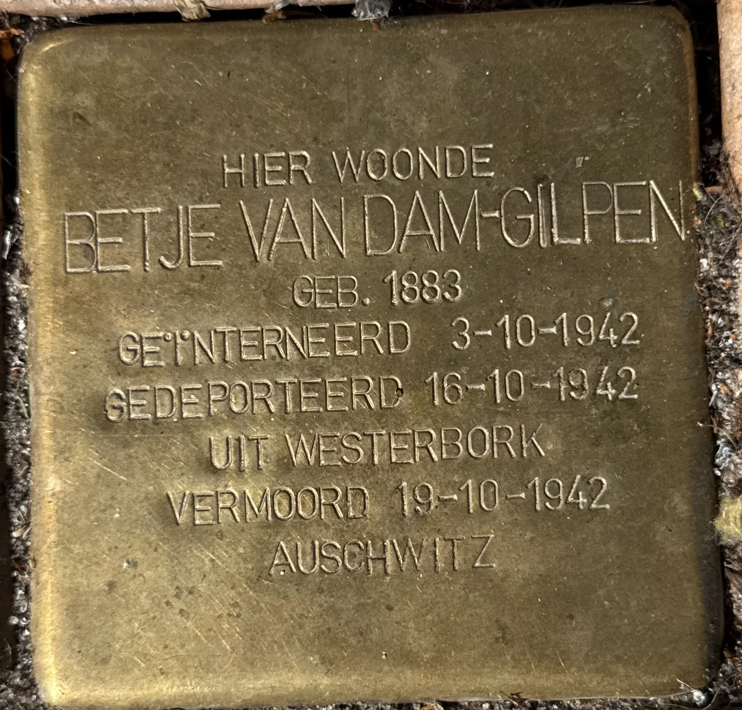 Struikelsteen voor Betje van Dam-van Gilpen